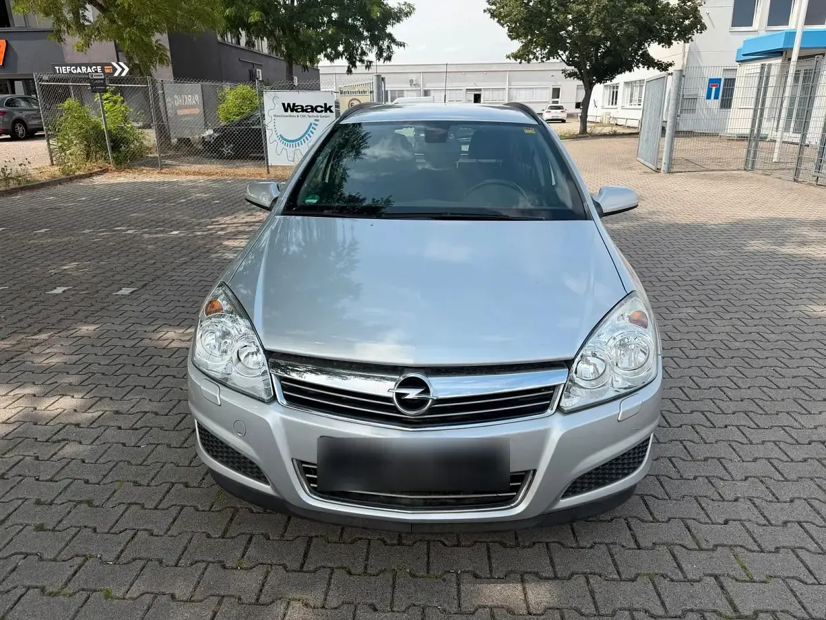 Gebraucht Opel Astra 140 PS (102 kW) 2009 Silber Kombi
