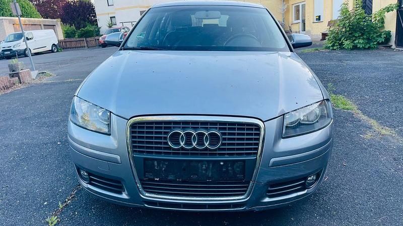 Silber Gebraucht 2004 Audi A3 Sportback Attraction Limousine | 1.300 € (Superpreis) - Bild 1/4