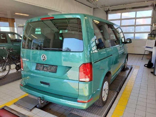 Gebraucht VW Multivan Family 110 PS (80 kW) 2021 Bay leaf green metallic Van