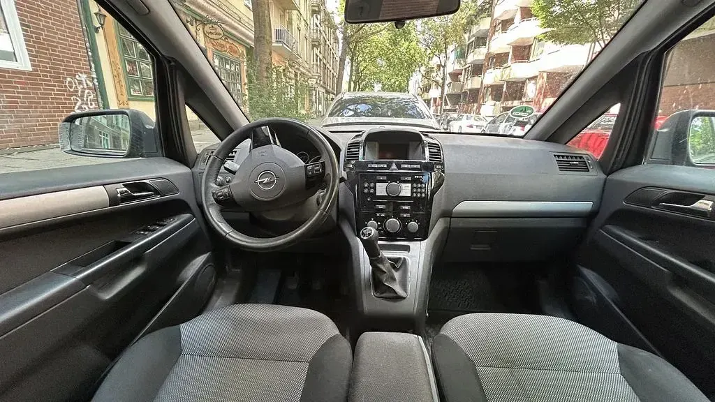 Gebraucht Opel Zafira Edition 116 PS (85 kW) 2010 Grau Van / Kleinbus