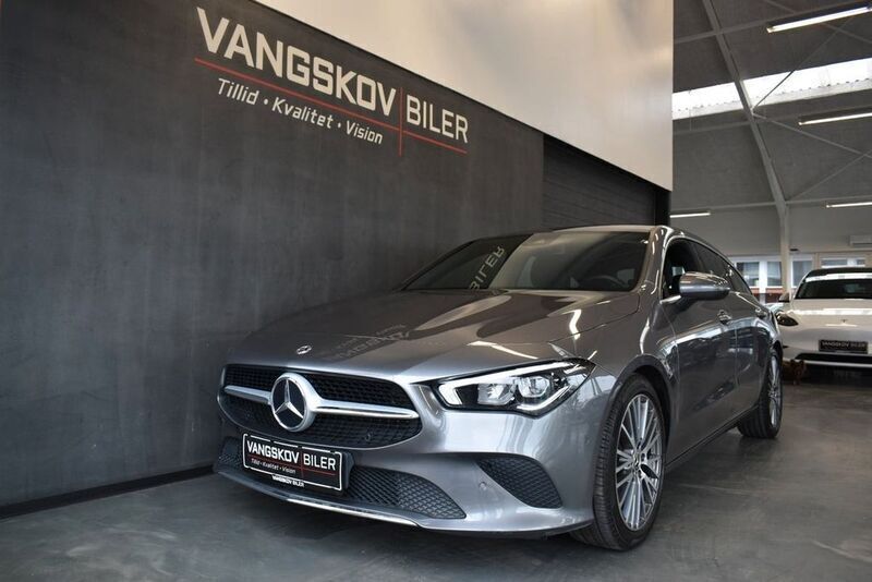 Grau Gebraucht 2019 Mercedes CLA200 Shooting Brake Kombi | 23.625 € (Superpreis) - Bild 1/4