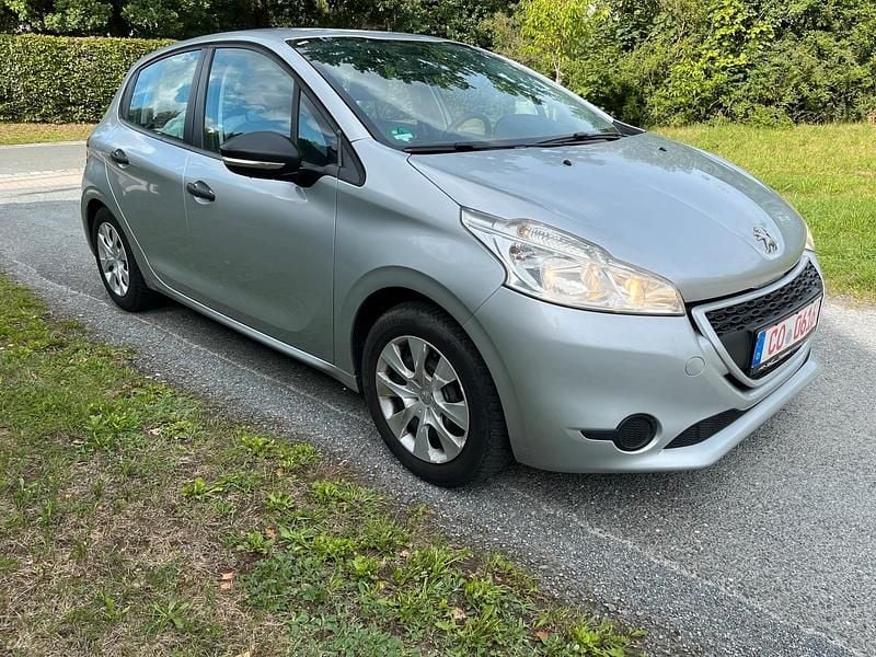 Silber Gebraucht 2014 Peugeot 208 Kleinwagen | 3.999 € (Fairer Preis) - Bild 1/4