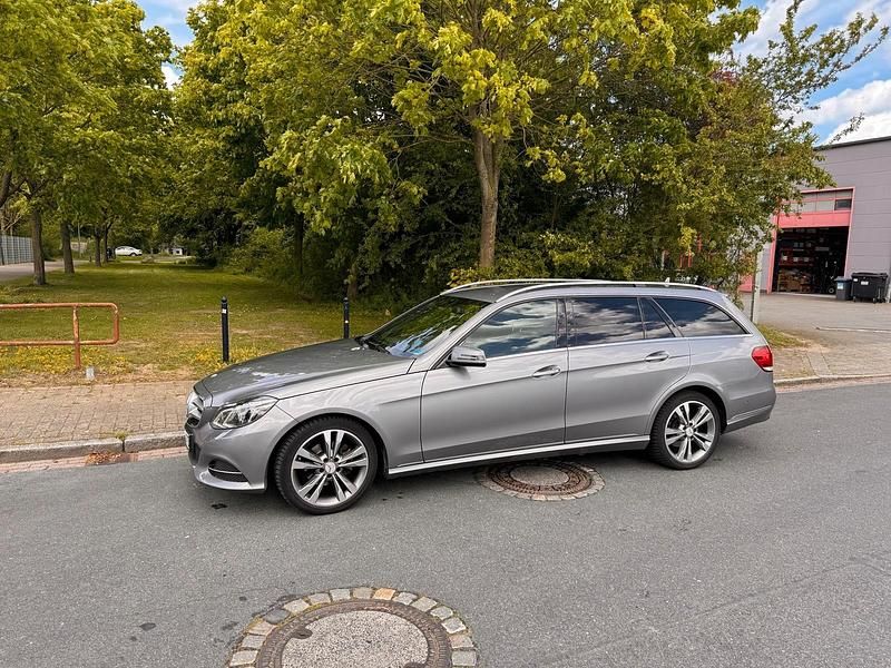 Gebraucht Mercedes E220 170 PS (125 kW) 2019 Grau Kombi