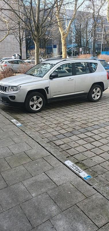 Silber Gebraucht 2011 Jeep Compass SUV | 4.950 € - Bild 1/4
