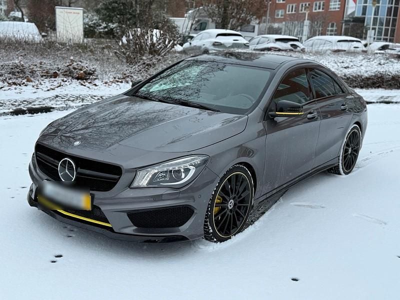 Grau Gebraucht 2013 Mercedes CLA250 AMG line Limousine | 15.900 € (Fairer Preis) - Bild 1/4