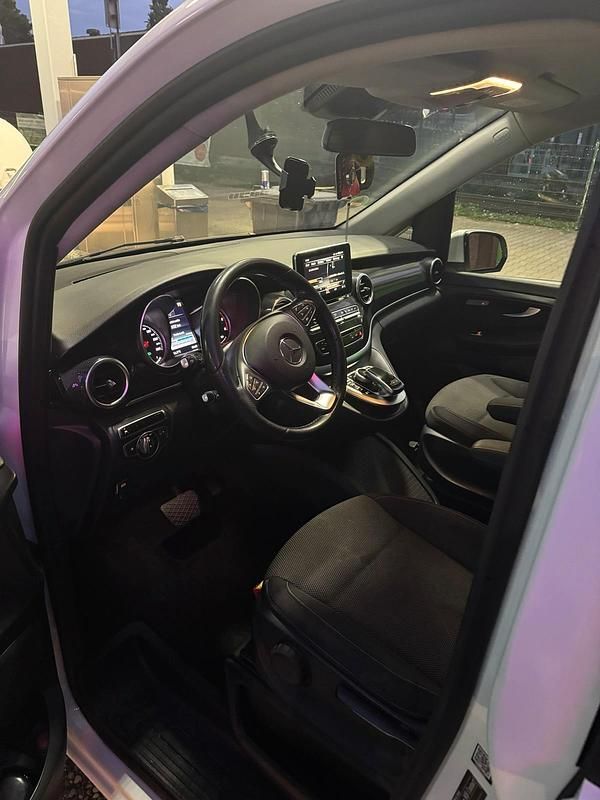 Gebraucht Mercedes V250 190 PS (139 kW) 2017 Weiß Van / Kleinbus