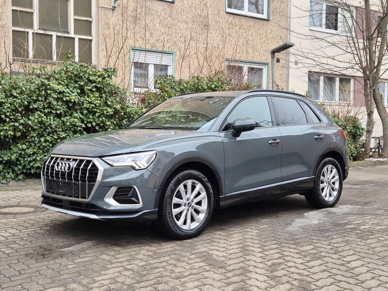 Grau Gebraucht 2020 Audi Q3 Sport SUV | 31.900 € (Etwas zu teuer) - Bild 1/4