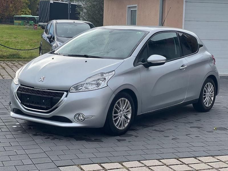 Gebraucht 2012 Peugeot 208 Allure Kleinwagen | 2.699 € (Superpreis) - Bild 1/4