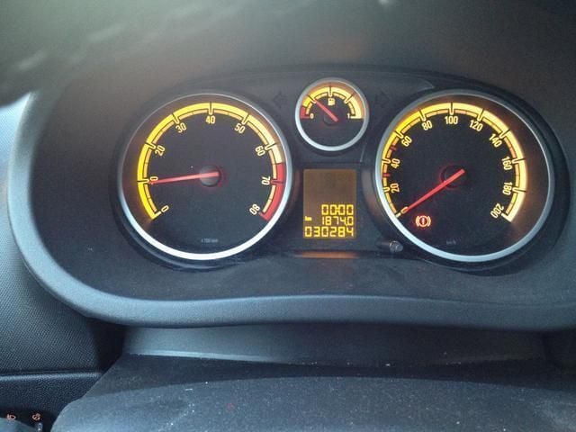 Używany Opel Corsa Edition 118 KM (86 kW) 2010 Czarny Hatchback