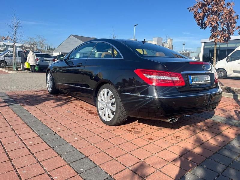 Gebraucht Mercedes E350 231 PS (169 kW) 2010 Schwarz Coupé