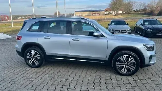Gebraucht Mercedes GLB200 150 PS (110 kW) 2024 Lack hightechsilber SUV