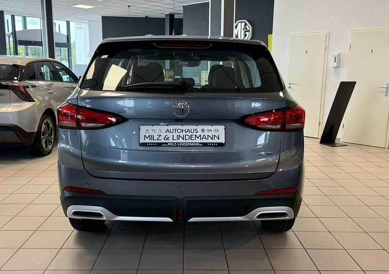 Neu MG ZS 116 PS (85 kW) 2025 Grau Limousine