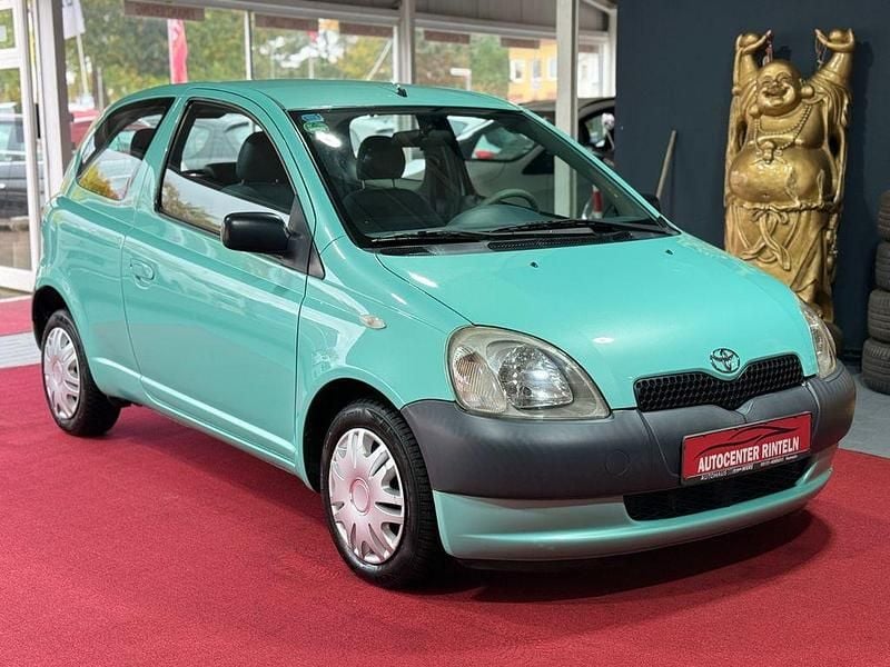 Grün Gebraucht 2001 Toyota Yaris Limousine | 2.490 € (Etwas zu teuer) - Bild 1/4