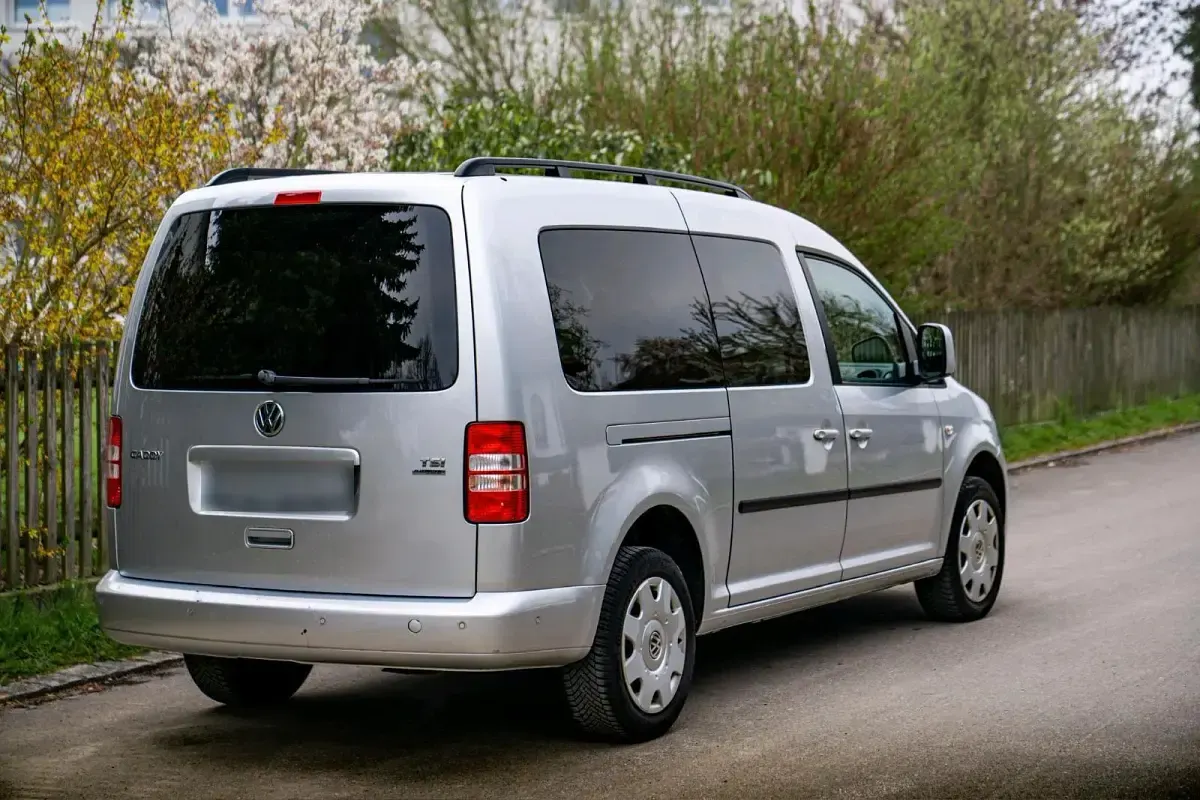 Second-hand VW Caddy Maxi 105 CP (77 kW) 2014 Argintiu Monovolum