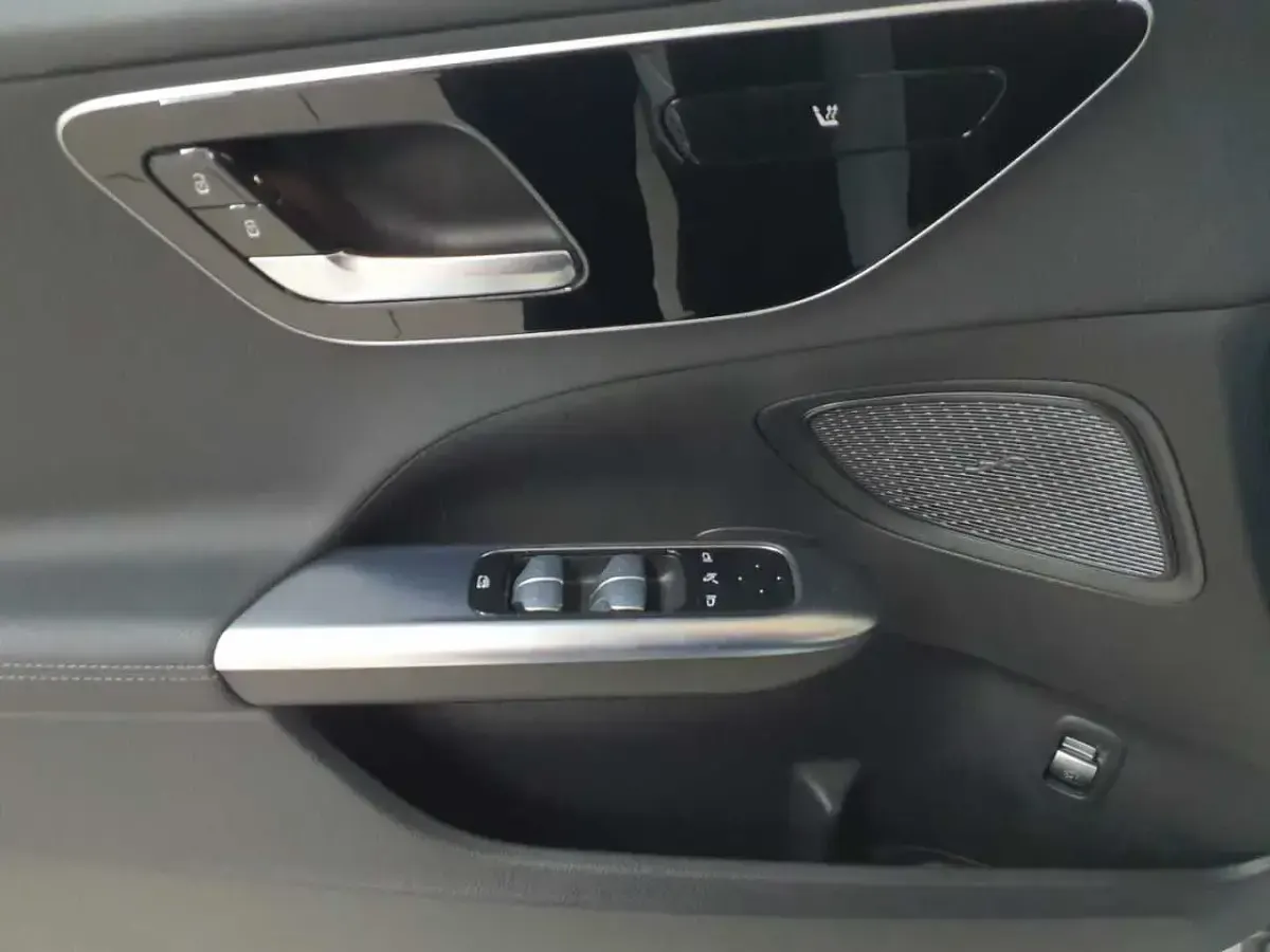Gebraucht Mercedes C220 Avantgarde 200 PS (147 kW) 2023 Hightechsilber metallic Kombi