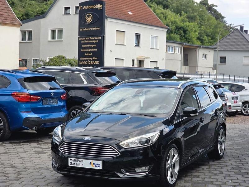 Grau Gebraucht 2015 Ford Focus Titanium Limousine | 8.900 € (Guter Preis) - Bild 1/4