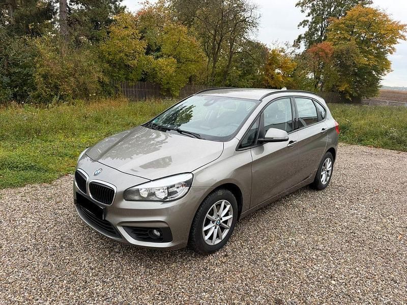 Silber Gebraucht 2017 BMW 218 Active Tourer Advantage Van / Kleinbus | 10.700 € (Superpreis) - Bild 1/4