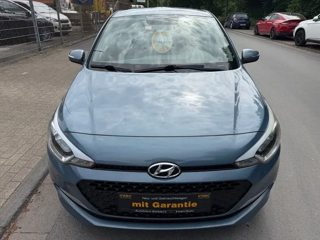 Gebraucht Hyundai i20 75 PS (55 kW) 2015 Blau Limousine