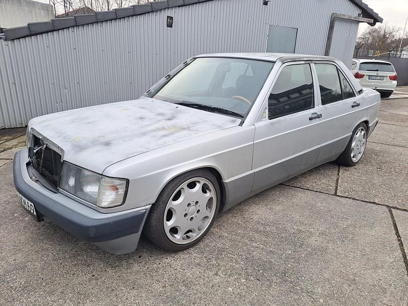 Second-hand Mercedes 190 132 CP (97 kW) 1992 Argintiu Berlinǎ