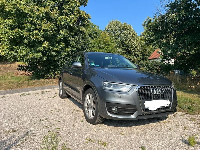 Grau Gebraucht 2013 Audi Q3 SUV | 12.999 € (Fairer Preis) - Bild 1/4