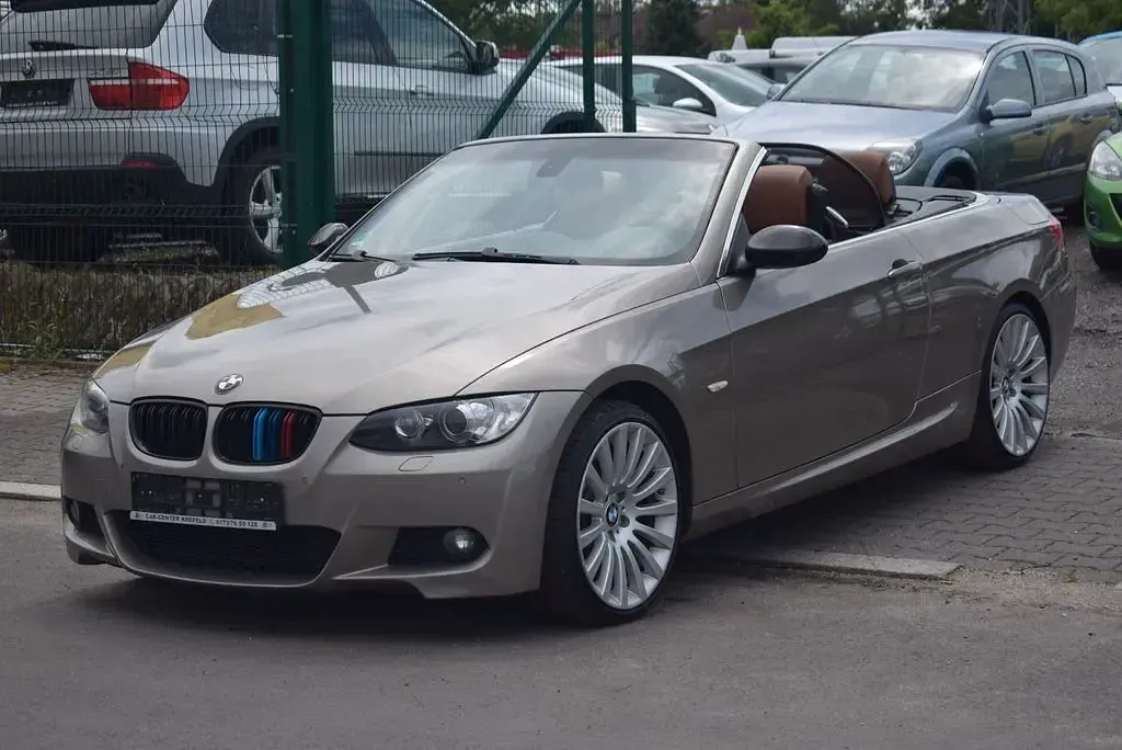 Gebraucht BMW 330 Cabriolet Sport Line 231 PS (169 kW) 2007 Platinbronze metallic Cabrio