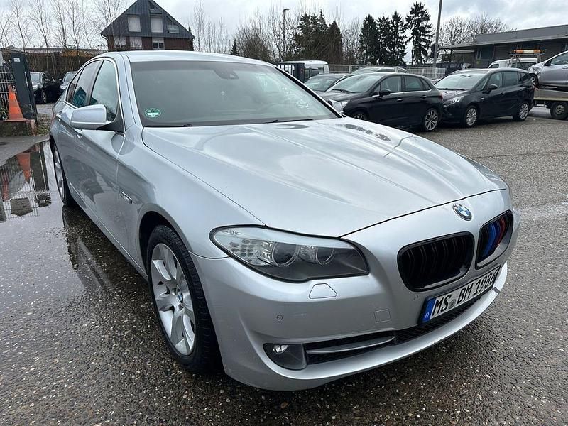 Gebraucht BMW 525 Sport Line 204 PS (150 kW) 2011 Silber Limousine