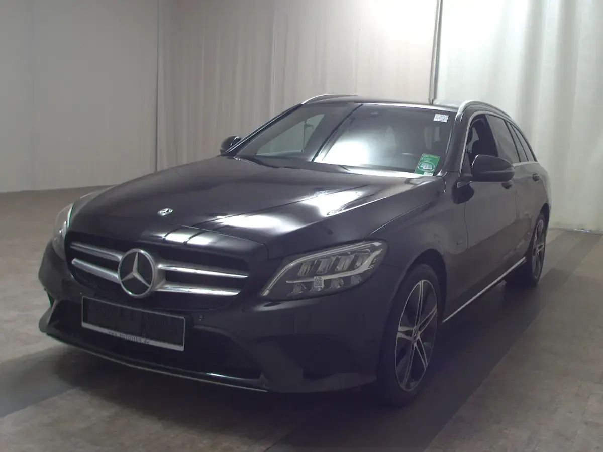 Gebraucht Mercedes C300 Avantgarde 194 PS (142 kW) 2020 Obsidianschwarz metallic