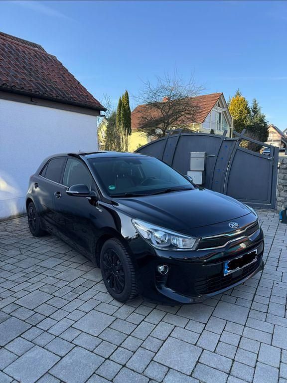 Gebraucht Kia Rio Platinum Edition 120 PS (88 kW) 2017 Schwarz Limousine