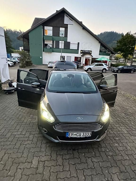 Gebraucht Ford S-MAX Titanium 209 PS (153 kW) 2016 Grau Van / Kleinbus