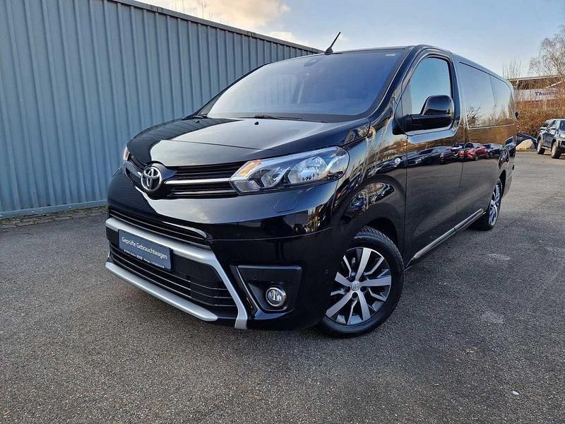 Schwarz Gebraucht 2022 Toyota Proace Verso Comfort Kombi | 34.990 € (Fairer Preis) - Bild 1/4