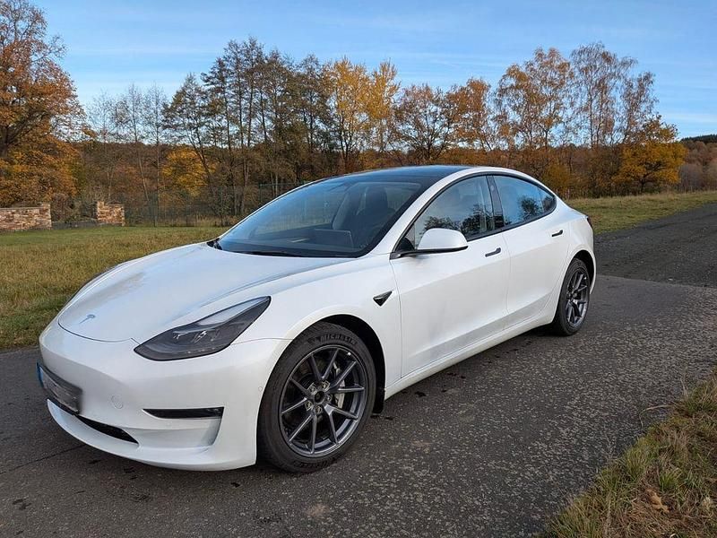 Weiß Gebraucht 2022 Tesla Model 3 Limousine | 27.000 € (Guter Preis) - Bild 1/4