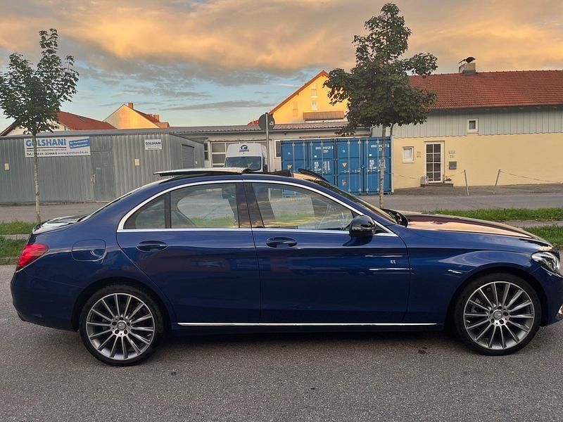 Gebraucht Mercedes C220 194 PS (142 kW) 2018 Blau Limousine