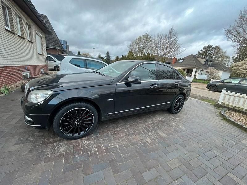 Schwarz Gebraucht 2010 Mercedes C220 Elegance Limousine | 5.499 € (Fairer Preis) - Bild 1/4