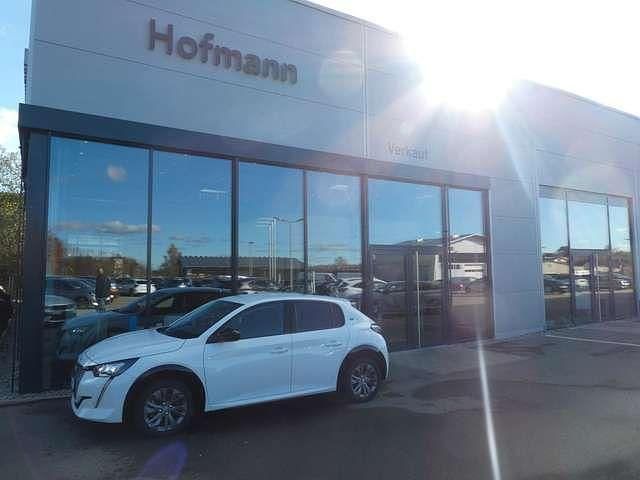 Weiß Gebraucht 2023 Peugeot e-208 Allure Kleinwagen | 18.950 € (Guter Preis) - Bild 1/4