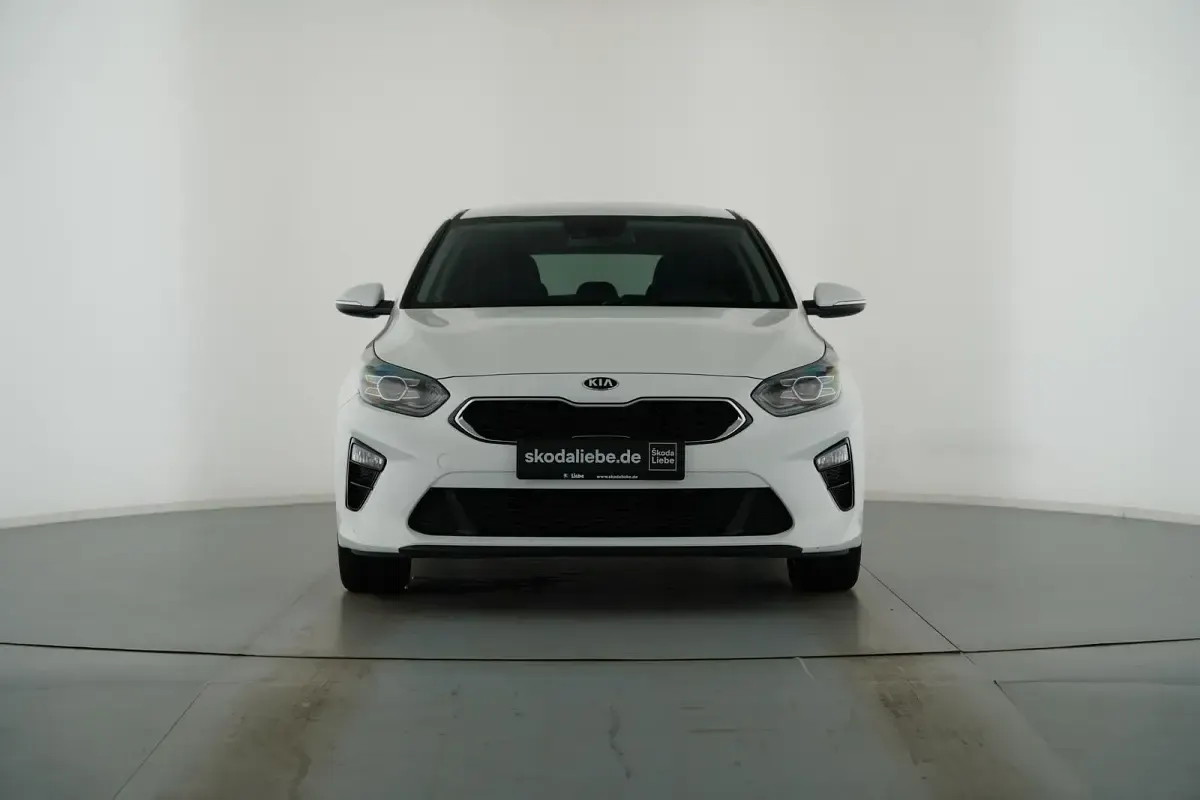 Gebraucht Kia Ceed 140 PS (102 kW) 2019 Weiß Kleinwagen