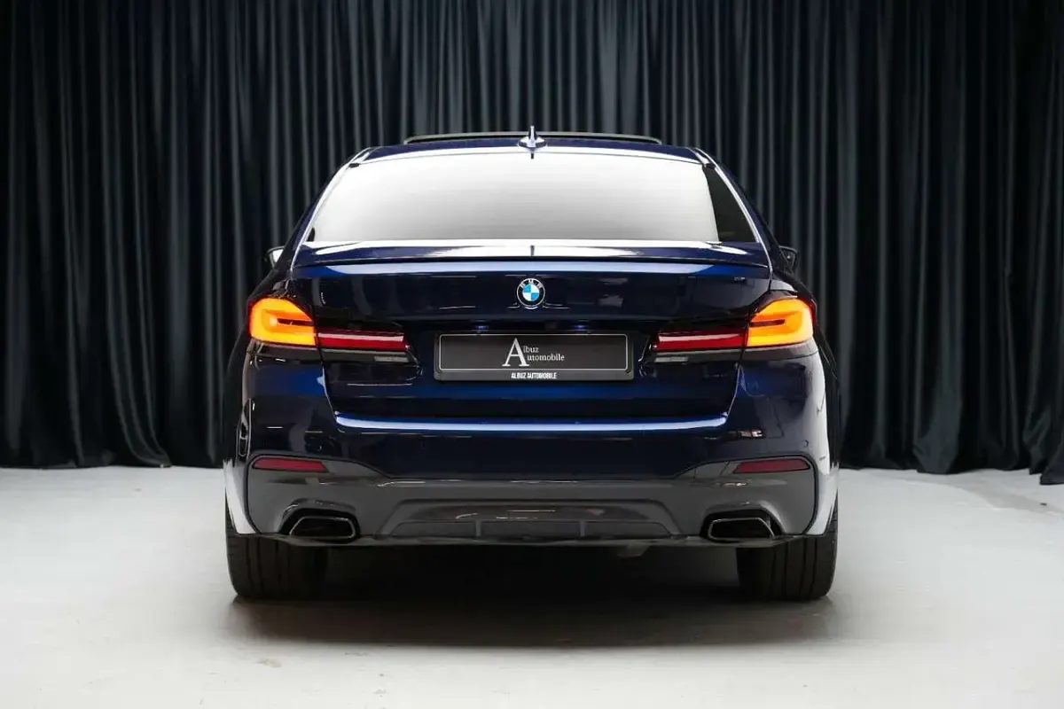 Gebraucht BMW 530 M Sport 286 PS (210 kW) 2023 Tansanitblau ii metallic Limousine
