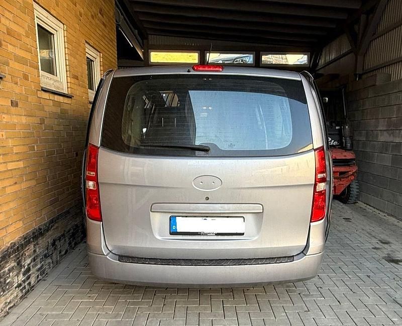 Gebraucht Hyundai H-1 136 PS (100 kW) 2017 Grau Van / Kleinbus