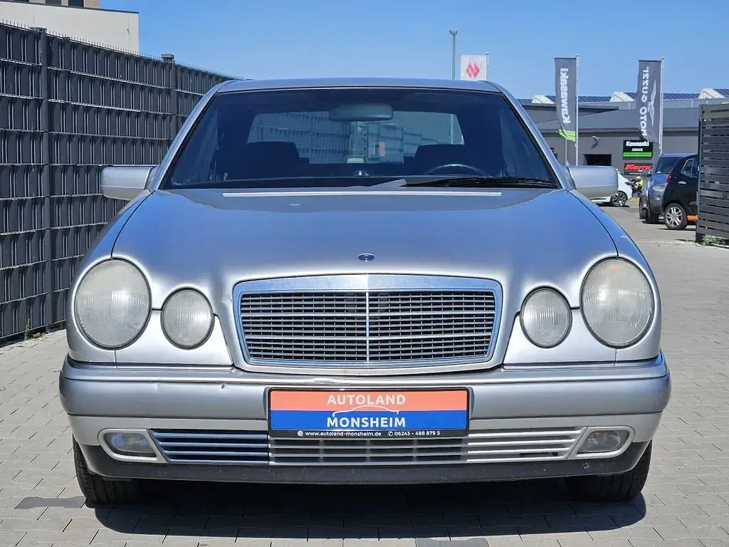 Gebraucht Mercedes E200 Elegance 136 PS (100 kW) 1998 Silber Limousine