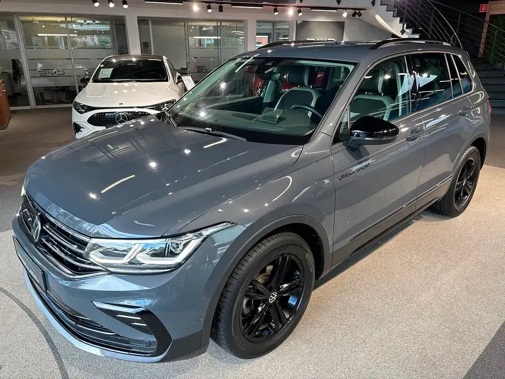 Gebraucht VW Tiguan Sport 122 PS (89 kW) 2022 Delfingrau (metallic) SUV