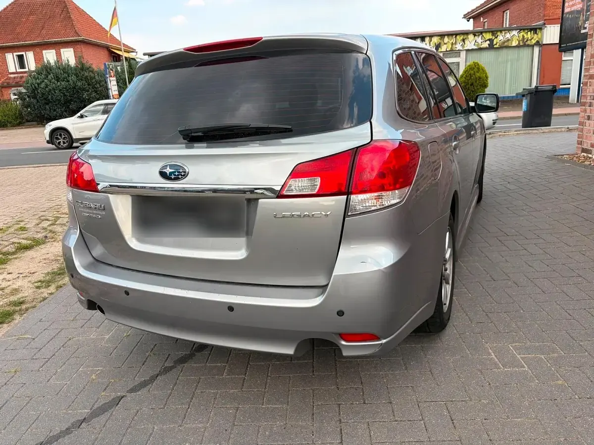 Gebraucht Subaru Legacy 150 PS (110 kW) 2011 Grau Kombi