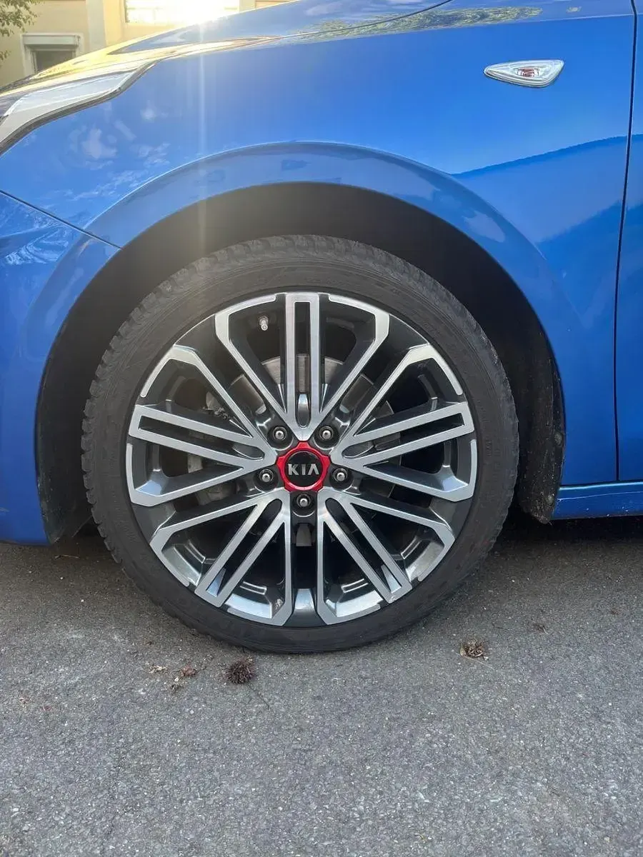 Używany Kia Ceed 99 KM (72 kW) 2019 Niebieski Hatchback