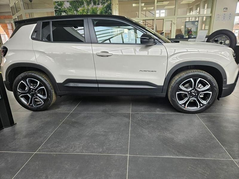 Neu Jeep Avenger Summit 110 PS (80 kW) 2026 Grau SUV