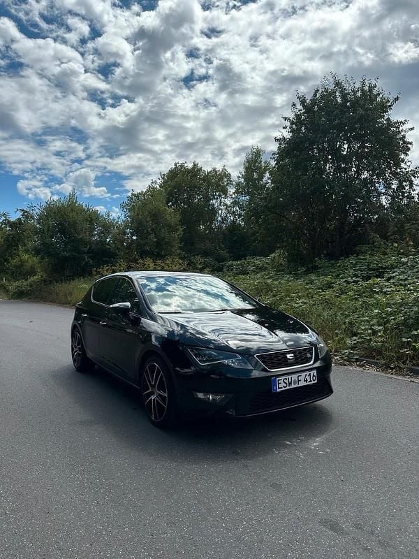 Schwarz Gebraucht 2015 Seat Leon Limousine | 13.000 € (Etwas zu teuer) - Bild 1/4