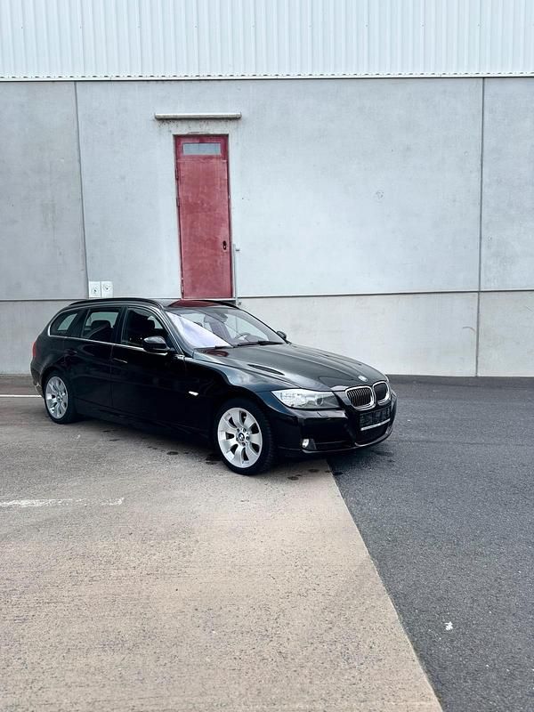 Schwarz Gebraucht 2010 BMW 330 Kombi | 5.750 € (Guter Preis) - Bild 1/4
