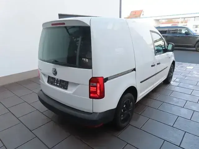 Käytetty VW Caddy 102 HP (75 kW) 2018 Andere Tila-auto