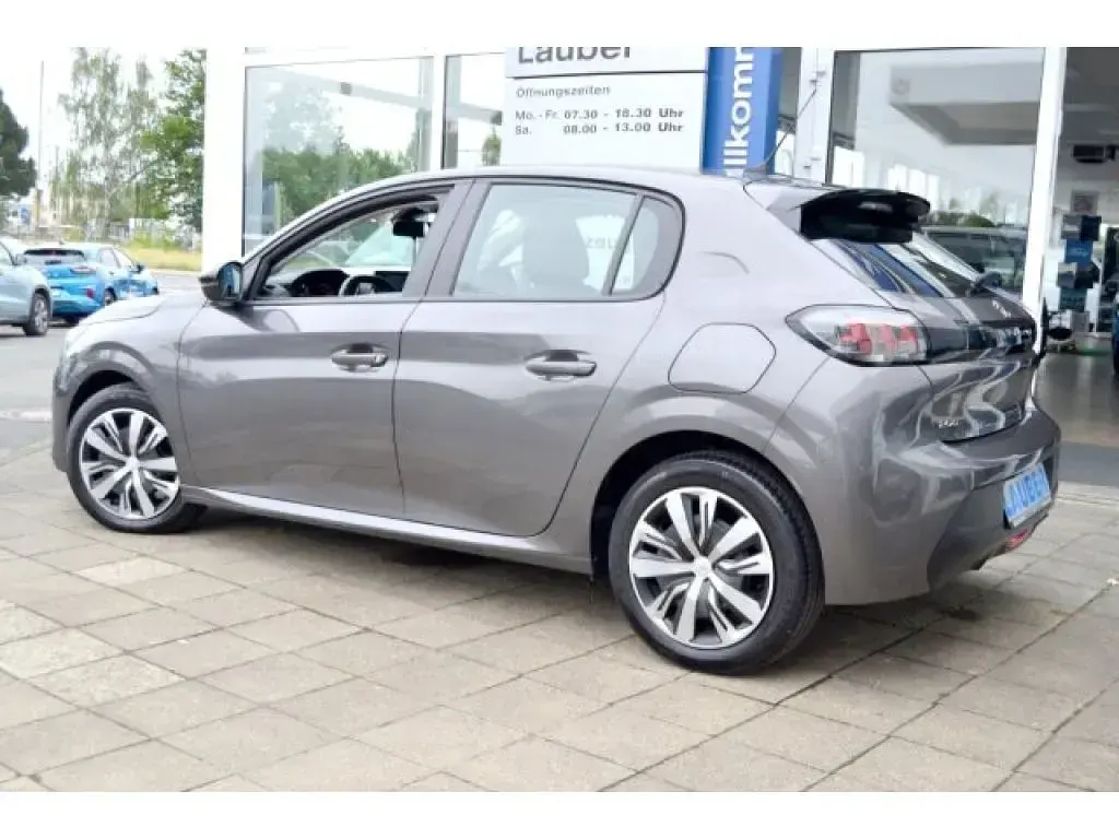 Gebraucht Peugeot 208 Active 75 PS (55 kW) 2023 Platinum grau (metallic) Kleinwagen