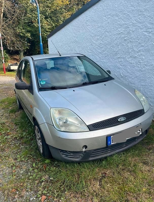Silber Gebraucht 2003 Ford Fiesta Kleinwagen | 250 € (Guter Preis) - Bild 1/4