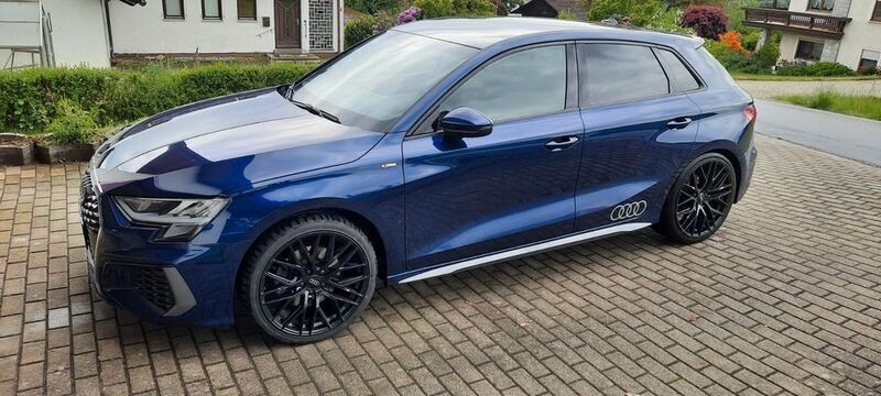 Blau Gebraucht 2020 Audi A3 Sportback Advanced Limousine | 22.900 € (Guter Preis) - Bild 1/4