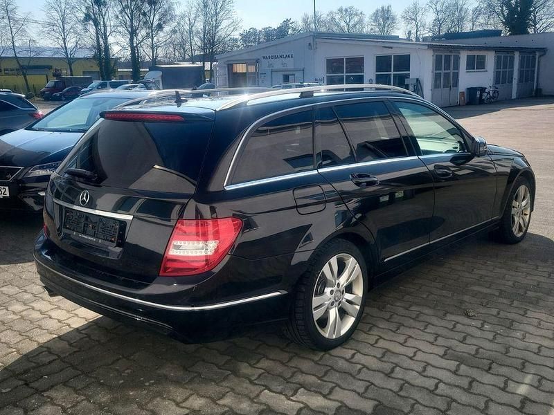 Gebraucht Mercedes C250 204 PS (150 kW) 2012 Schwarz Kombi