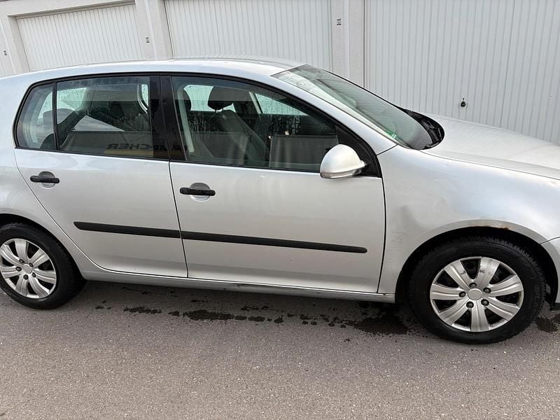 Gebraucht VW Golf V 102 PS (75 kW) 2004 Silber Kleinwagen